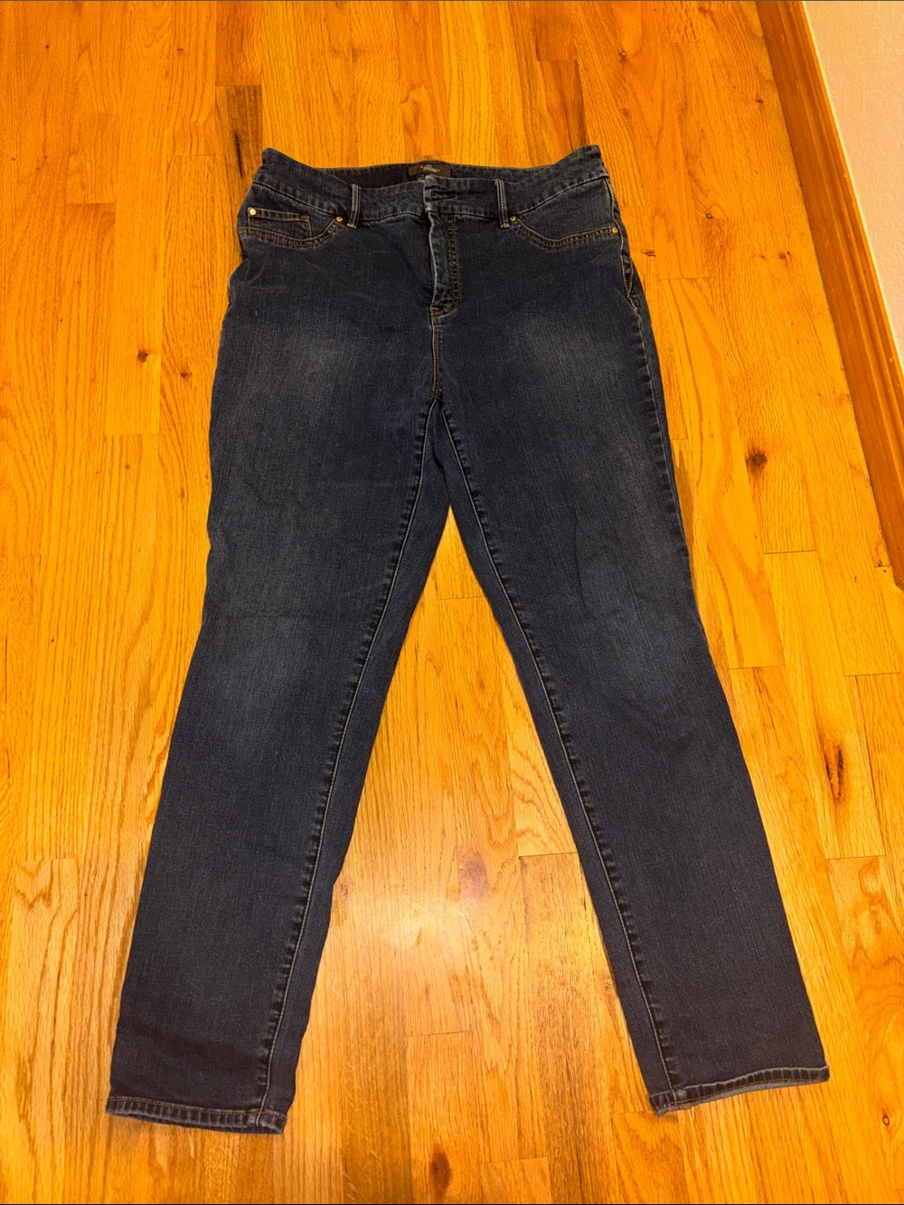 Chico's Dark so slimming Skinny Jeans